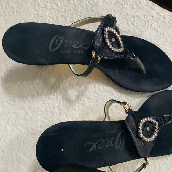 Super cute kitten heal slide on. Thong like - Picture 3 of 11